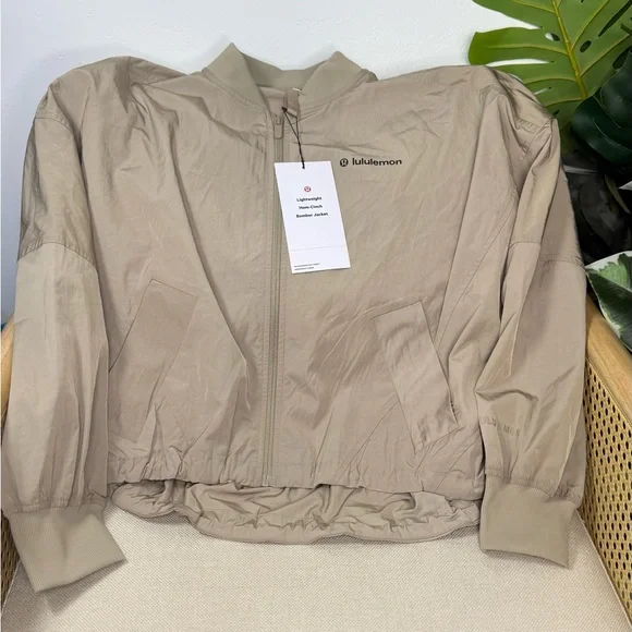 NWT Lululemon Lightweight Hem-Cinch Bomber Jacket Size XS - Picture 5 of 10